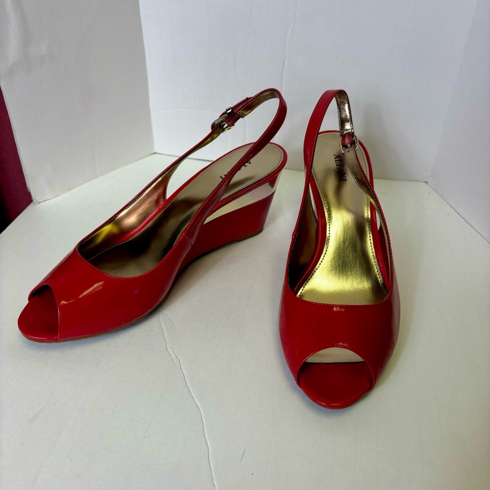 New Alfani red and gold Bess peep toe slingback wedged sandal heels. Size 9M